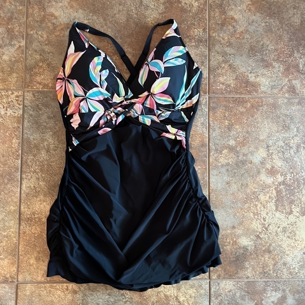 Profile by Gottex plus swim dress swimsuit flattering slimming 20W runs small